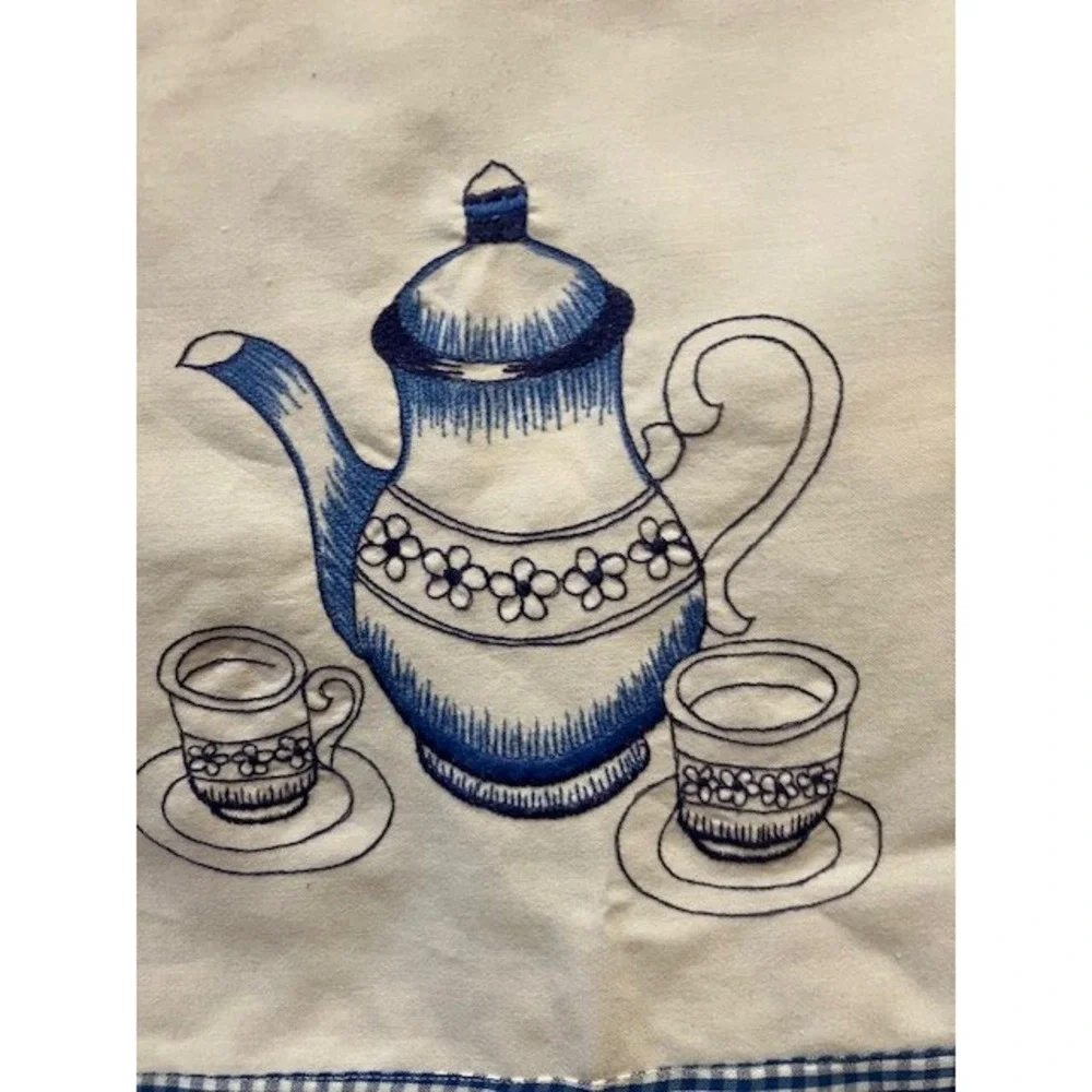 Teapot Tablecloth White/Blue Gingham Cottagecore Square 32